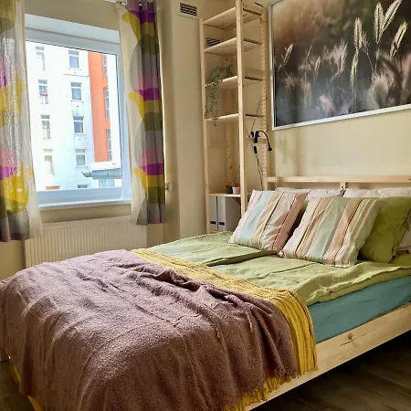 Cozy Vibes Like It Is Quiet With Three Bedrooms Apartman *